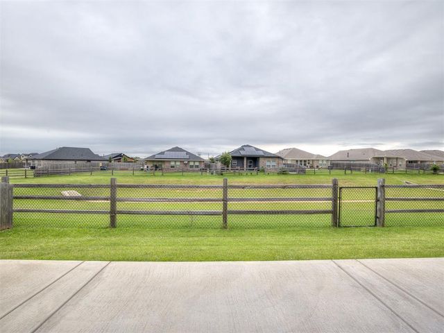 1237 SW 162nd Street, Moore, OK 73170