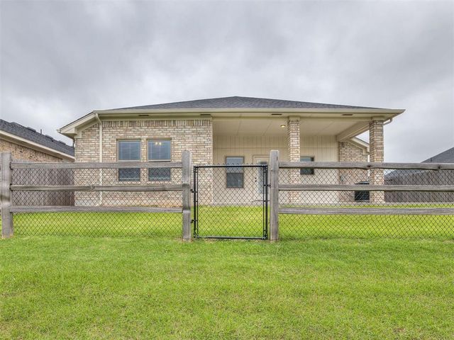1237 SW 162nd Street, Moore, OK 73170