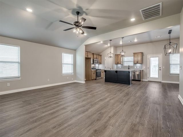 1237 SW 162nd Street, Moore, OK 73170