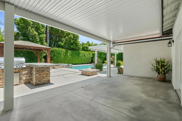 2898 N Sunrise Way, Palm Springs, CA 92262