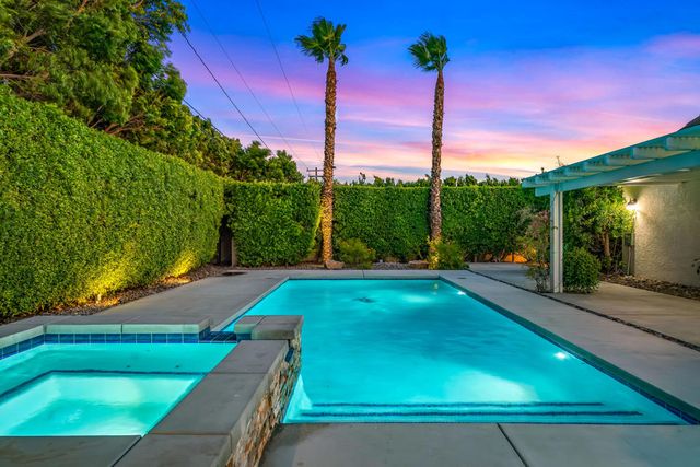 2898 N Sunrise Way, Palm Springs, CA 92262