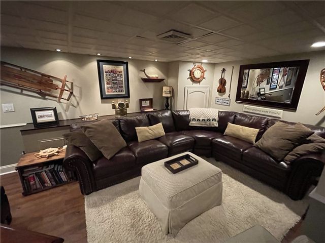 40 Keeher Avenue, Newport, RI 02840