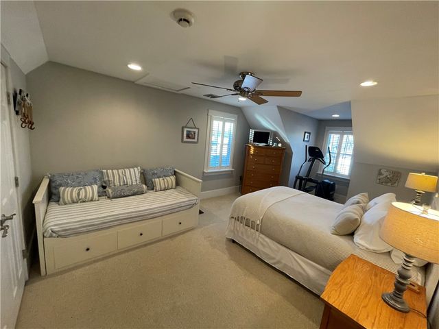 40 Keeher Avenue, Newport, RI 02840