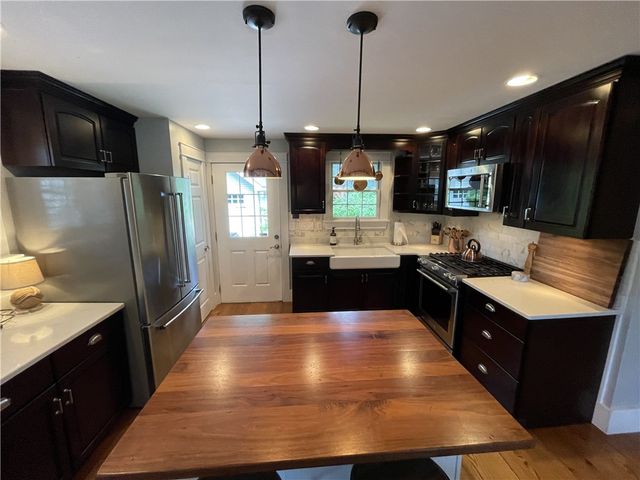 40 Keeher Avenue, Newport, RI 02840