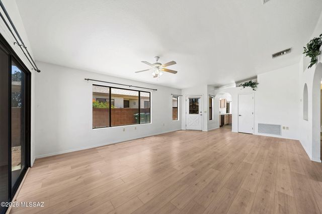 184 E Camino De Diana, Green Valley, AZ 85614