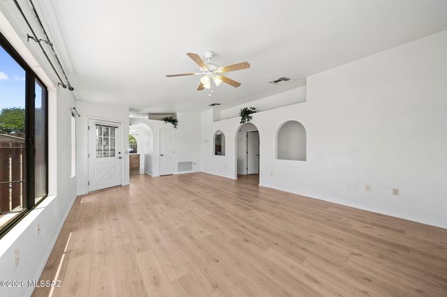 184 E Camino De Diana, Green Valley, AZ 85614
