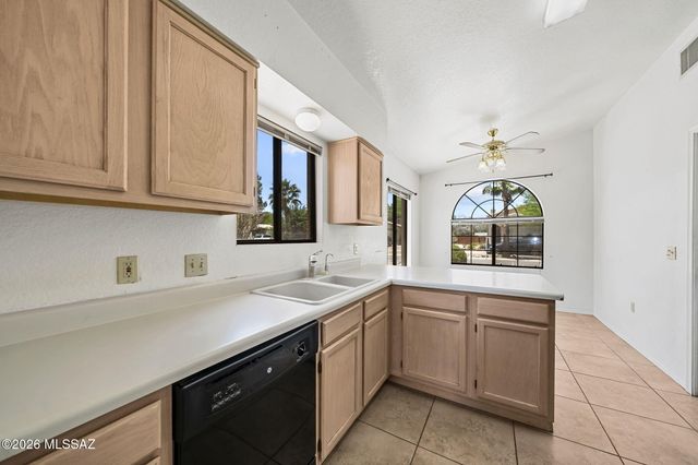 184 E Camino De Diana, Green Valley, AZ 85614