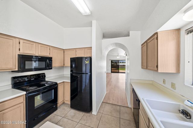 184 E Camino De Diana, Green Valley, AZ 85614