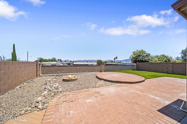 184 E Camino De Diana, Green Valley, AZ 85614