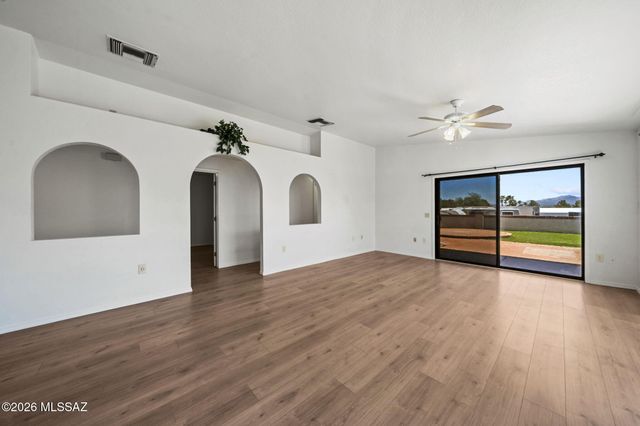 184 E Camino De Diana, Green Valley, AZ 85614