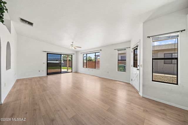 184 E Camino De Diana, Green Valley, AZ 85614