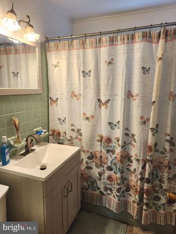 688 CARLISLE DR, Morrisville, PA 19067