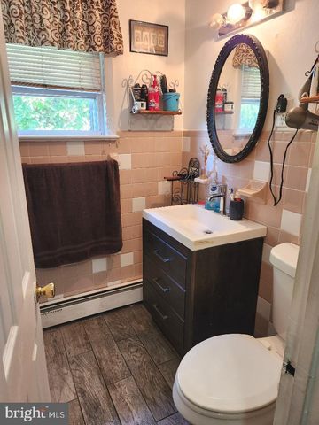 688 CARLISLE DR, Morrisville, PA 19067