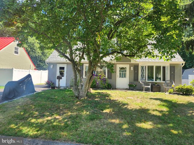 688 CARLISLE DR, Morrisville, PA 19067