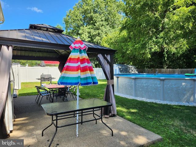 688 CARLISLE DR, Morrisville, PA 19067