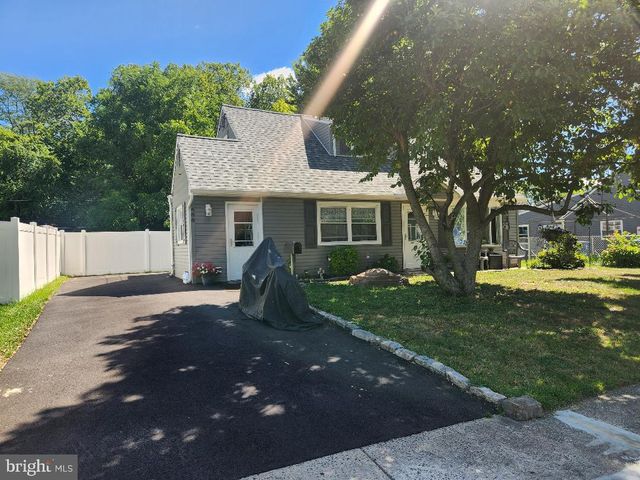 688 CARLISLE DR, Morrisville, PA 19067