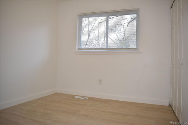 28095 Selkirk Street, Southfield, MI 48076