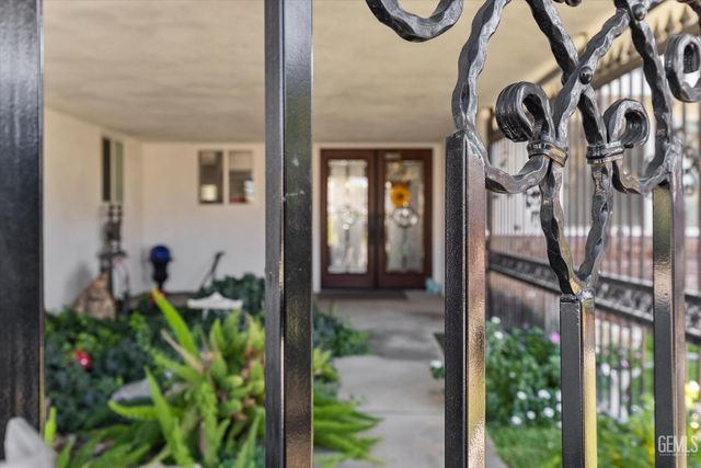 2504 Bex Hill Court, Bakersfield, CA 93309