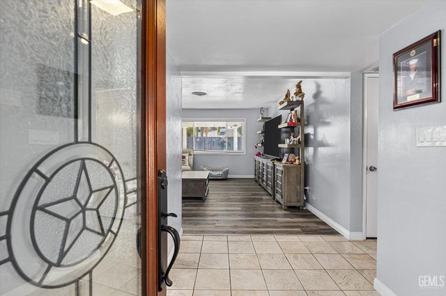 2504 Bex Hill Court, Bakersfield, CA 93309