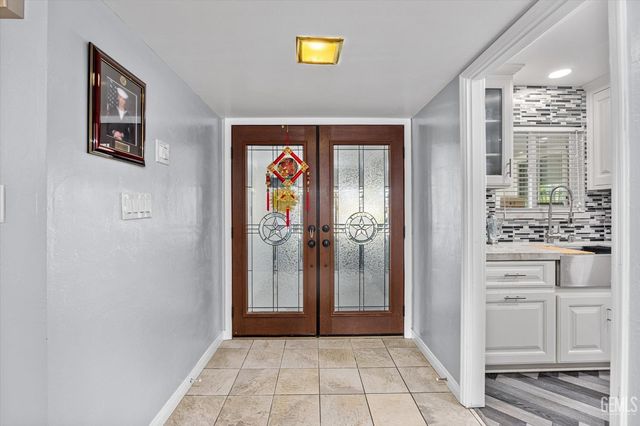 2504 Bex Hill Court, Bakersfield, CA 93309