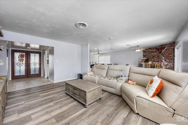 2504 Bex Hill Court, Bakersfield, CA 93309