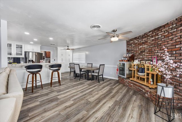 2504 Bex Hill Court, Bakersfield, CA 93309