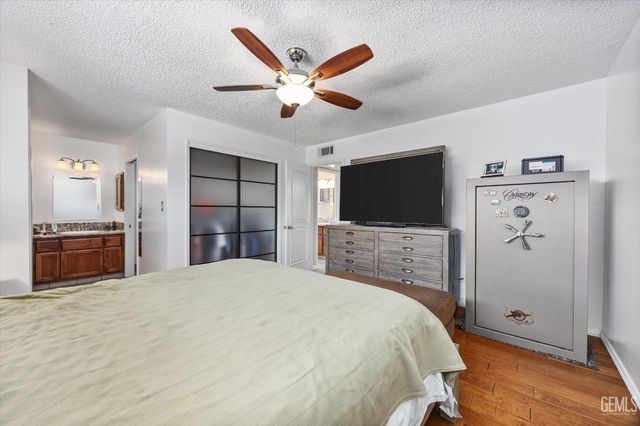 2504 Bex Hill Court, Bakersfield, CA 93309