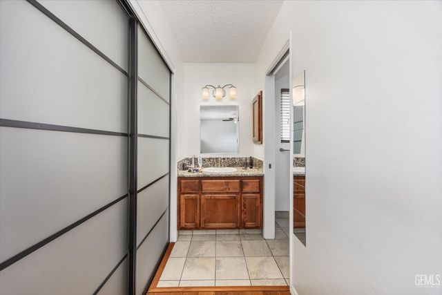 2504 Bex Hill Court, Bakersfield, CA 93309