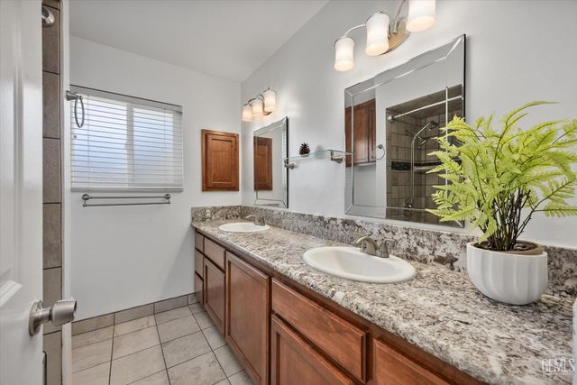 2504 Bex Hill Court, Bakersfield, CA 93309