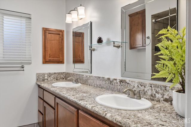 2504 Bex Hill Court, Bakersfield, CA 93309