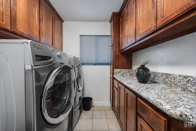 2504 Bex Hill Court, Bakersfield, CA 93309