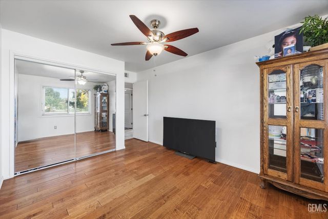 2504 Bex Hill Court, Bakersfield, CA 93309