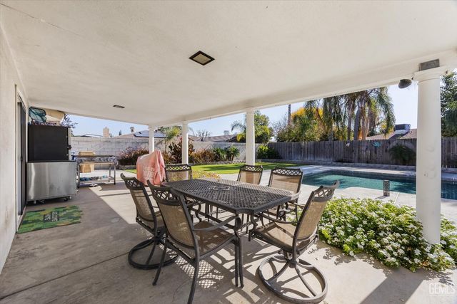 2504 Bex Hill Court, Bakersfield, CA 93309