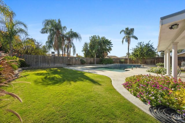 2504 Bex Hill Court, Bakersfield, CA 93309