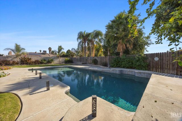2504 Bex Hill Court, Bakersfield, CA 93309