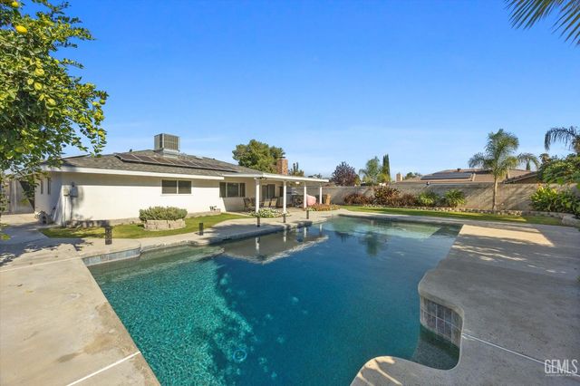 2504 Bex Hill Court, Bakersfield, CA 93309