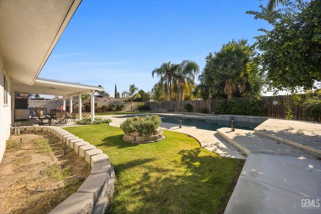 2504 Bex Hill Court, Bakersfield, CA 93309