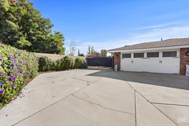 2504 Bex Hill Court, Bakersfield, CA 93309