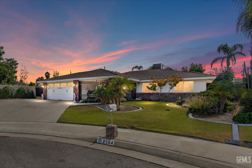 2504 Bex Hill Court, Bakersfield, CA 93309
