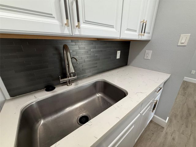 9550 Deering Drive 210, Houston, TX 77036