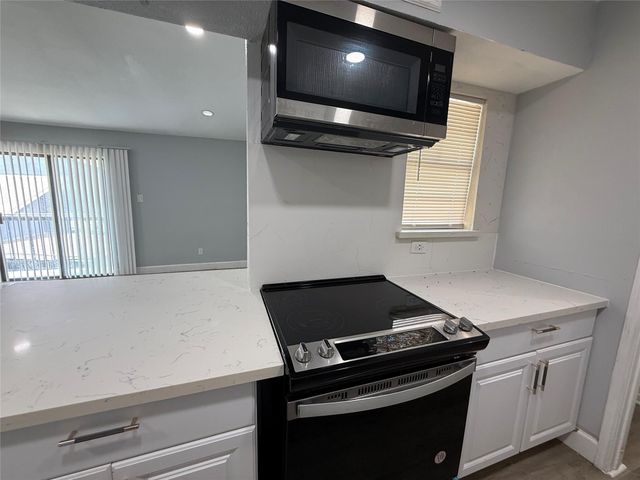 9550 Deering Drive 210, Houston, TX 77036