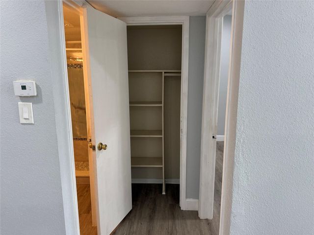 9550 Deering Drive 210, Houston, TX 77036