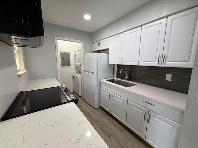 9550 Deering Drive 210, Houston, TX 77036