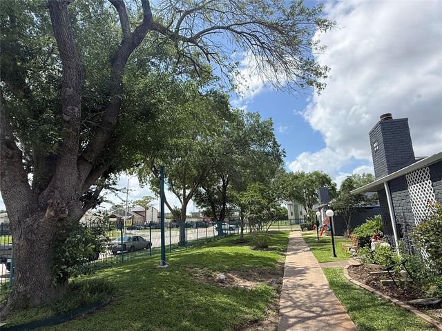 9550 Deering Drive 210, Houston, TX 77036