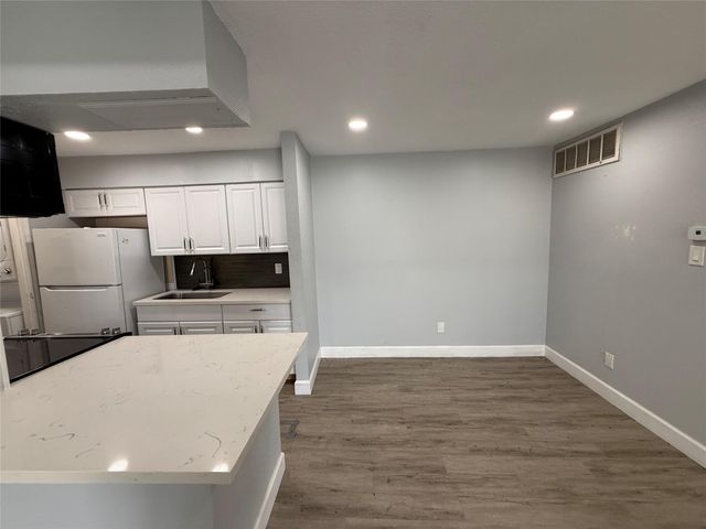 9550 Deering Drive 210, Houston, TX 77036