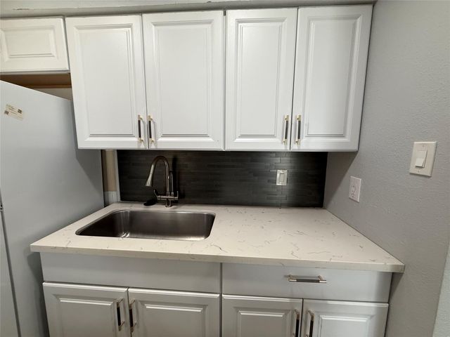9550 Deering Drive 210, Houston, TX 77036