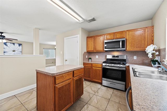 5715 Silver Oak Drive, Missouri City, TX 77459