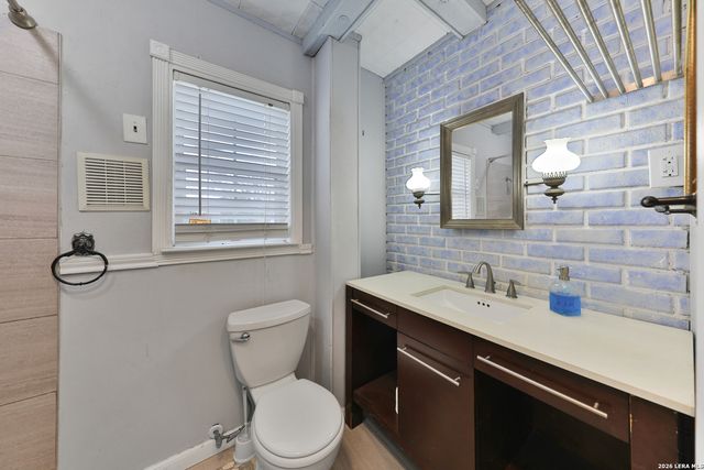 106 Waugh, San Antonio, TX 78223