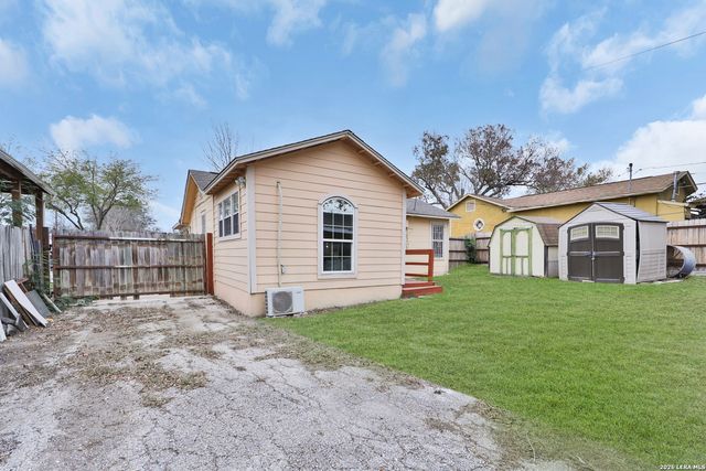 106 Waugh, San Antonio, TX 78223