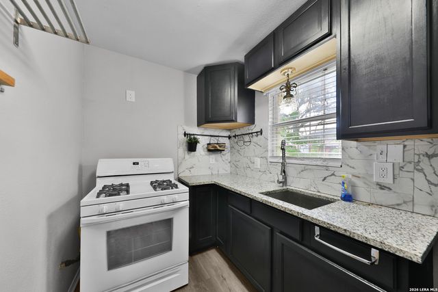 106 Waugh, San Antonio, TX 78223